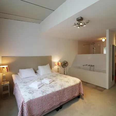 Holiday home Near Airport And Paleis 't Loo Teuge