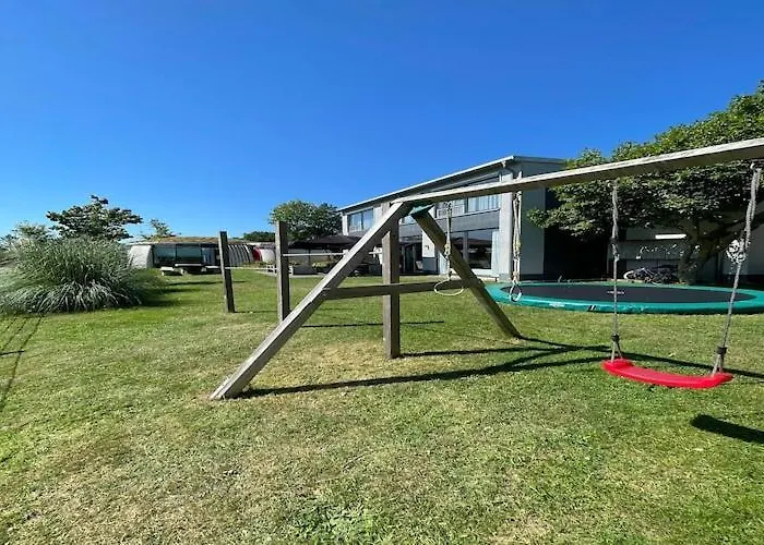 Near Airport And Paleis 't Loo *