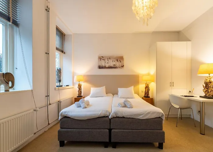 Near Airport And Paleis 't Loo *