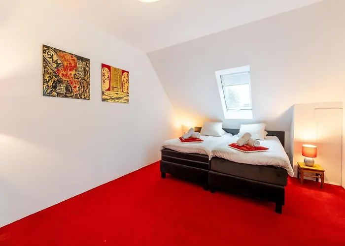 Near Airport And Paleis 't Loo Ferienhaus