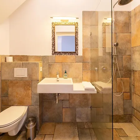 Nyaraló Near Airport And Paleis 't Loo *