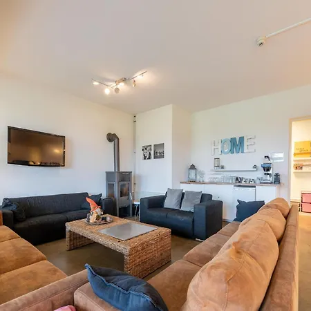 Near Airport And Paleis 't Loo *