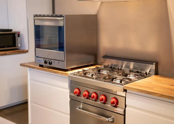 Near Airport And Paleis 't Loo Тёге