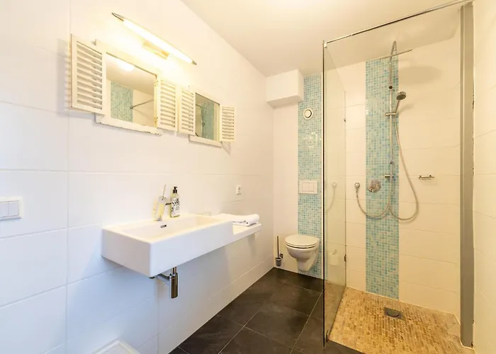 Дом отдыха Near Airport And Paleis 't Loo