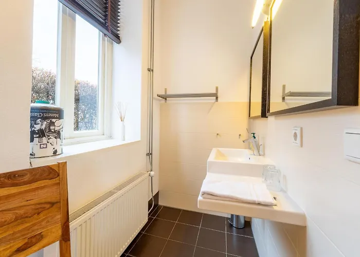 Near Airport And Paleis 't Loo Тёге