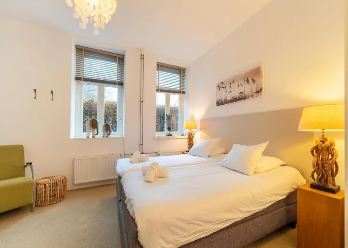 Near Airport And Paleis 't Loo * Тёге