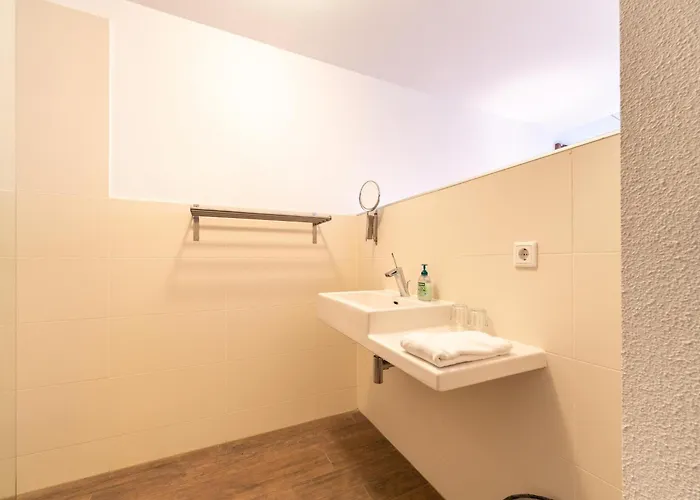 Near Airport And Paleis 't Loo