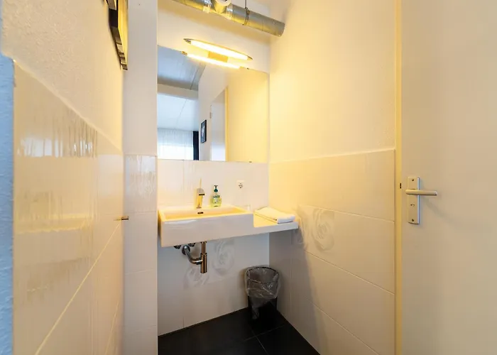 Near Airport And Paleis 't Loo Дом отдыха