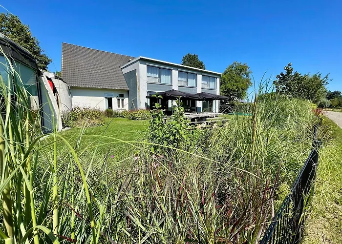 Near Airport And Paleis 't Loo Тёге