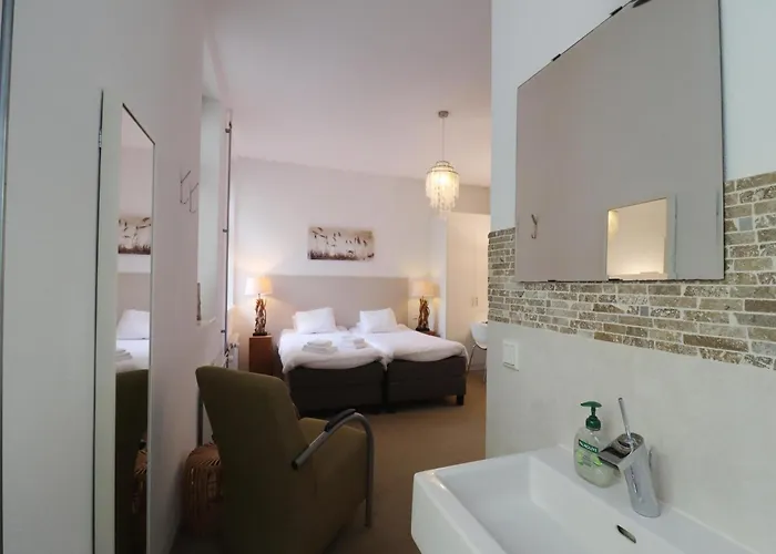 Near Airport And Paleis 't Loo *